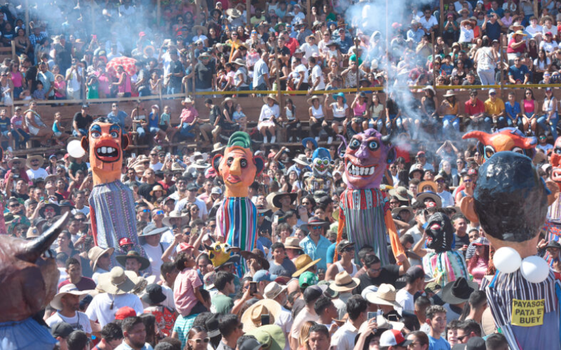 Fiestas cívicas with marimba and bull riding
